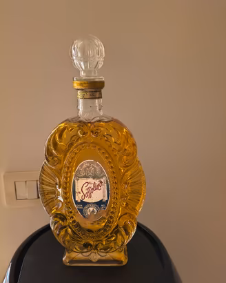 Liquore in bottiglia vintage di Sassolino Caselli 