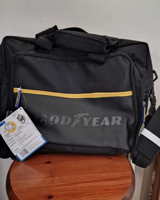 Borsa porta porta documenti Goodyear nuova