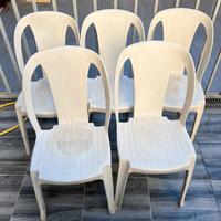 Sedie bianche da esterno