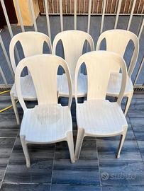 Sedie bianche da esterno