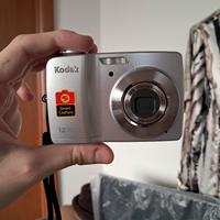 Fotocamera digitale Kodak C182 con zoom e video