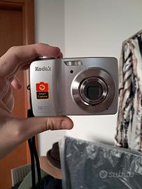 Fotocamera digitale Kodak C182 con zoom e video