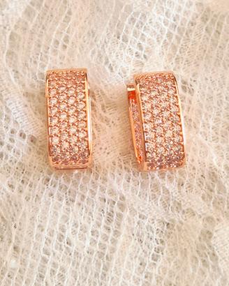 Orecchini color oro rosa con strass