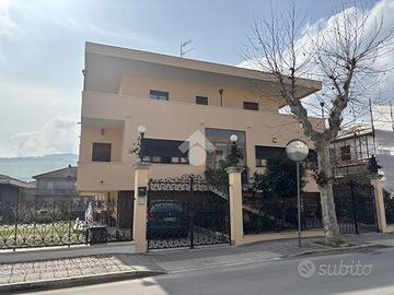 CASA SEMINDIPENDENTE A PINETO