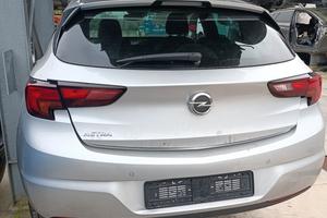 Vendiamo ricambi Opel Astra k