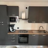 Cucina completa di elettrodomestici