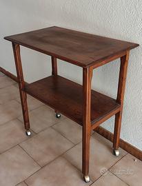 Carrello in legno con ruote