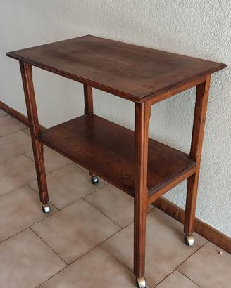 Carrello in legno con ruote