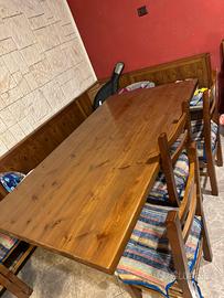 Tavolo in pino + panca + sedie