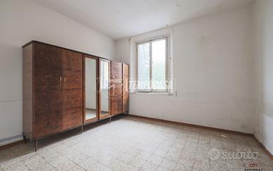 RIF - B190D - BILOCALE COMPLETAMENTE DA RISTRUTTUR