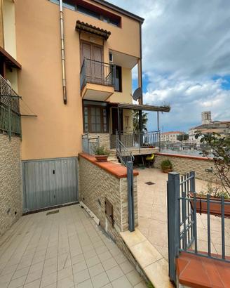 Villa a schiera 186 mq su 4 livelli