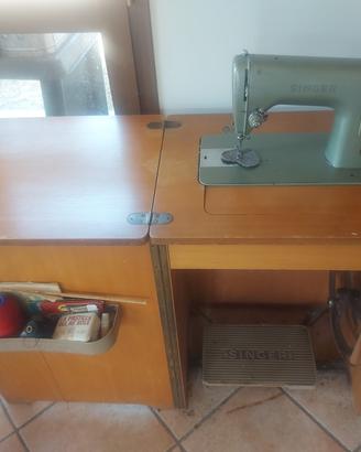 Macchina da cucire vintage Singer 194M