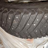 Cerchi in lega Volvo XC60 con pneumatici chiodati