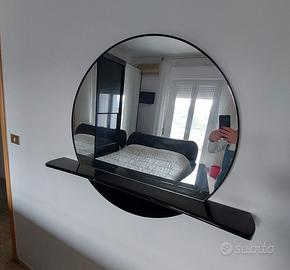 Specchio con mensola nera