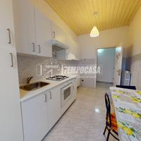 Quadrilocale in buone condizioni disposto su due l