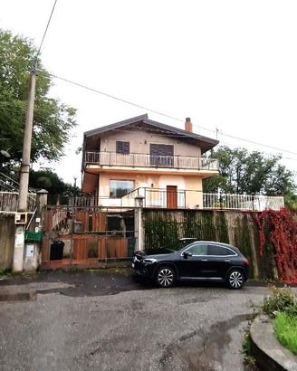 Ragalna - rifinita villa bifamiliare