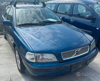 VOLVO V40 per ricambi usati