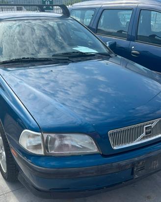 VOLVO V40 per ricambi usati