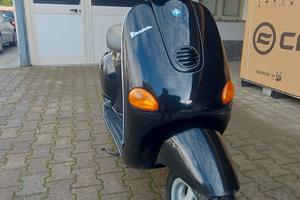 Piaggio Vespa 50 ET2 2011--KM: 11.409