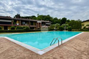 2 LOCALI A PESCHIERA DEL GARDA