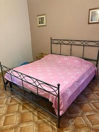 Letto matrimoniale in ferro con rete