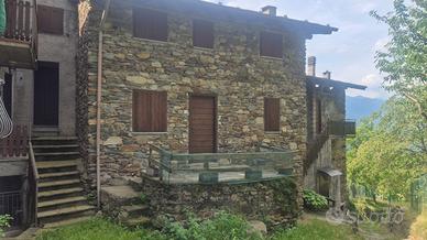 Valtellina quota 800 baita in sasso ristrutturata