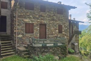 Valtellina quota 800 baita in sasso ristrutturata
