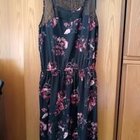 abito con motivo floreale