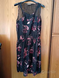 abito con motivo floreale