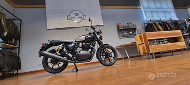 Royal Enfield Interceptor Black Ray