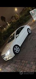 Mercedea E coupè 250