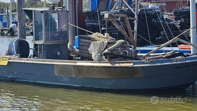 Barca attrezzata per la pesca delle Vongole