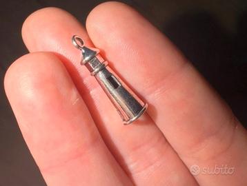 Charm pendente a forma di faro