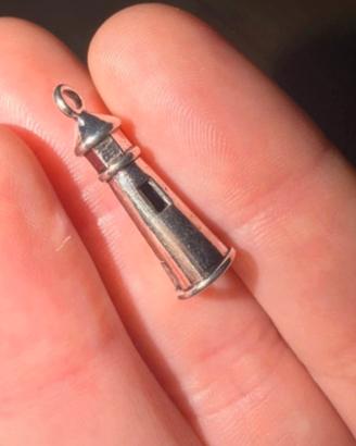 Charm pendente a forma di faro