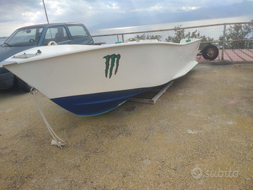 Barca lancia in vetroresina