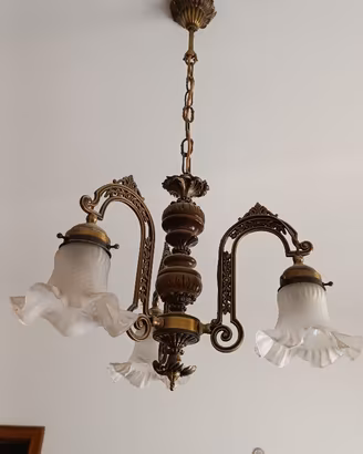 Lampadario a tre luci