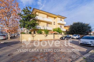 Appartamento di 160 m² con 4 locali e posto auto a