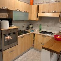 Cucina + tavolo + sedie