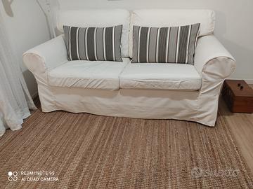 Divano bianco a 2 posti Ikea modello EKTORP