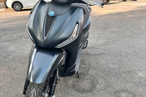 Beverly 300 s - 2023