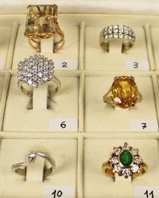 Anelli Vintage in oro 750 e pietre varie (3°serie)