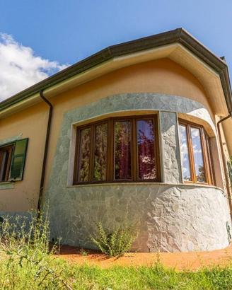 Villa di 150 m² con 4 locali a Follo