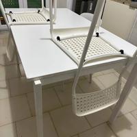 Tavolo con sedie