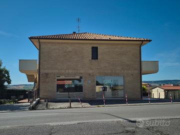 Locale commerciale al piano terra