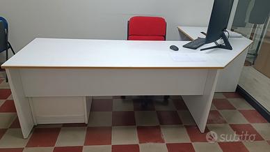 Scrivania componibile da ufficio con cassettiera 