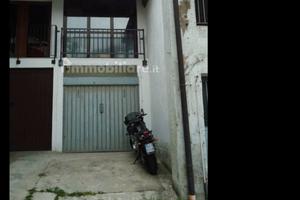 Laboratorio deposito con locale ristrutturato