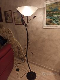 Lampadario e lampada da terra in ferro battuto 