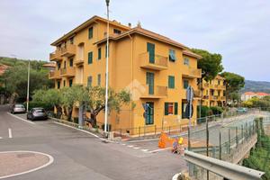 2 LOCALI A SAN BARTOLOMEO AL MARE