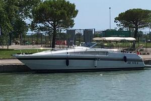 Barca a motore