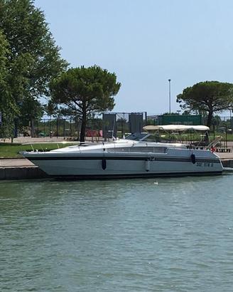 Barca a motore